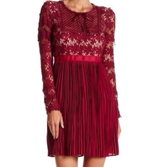 Romeo + Juliet Long Sleeve Pleated Lace Dress S - Picture 11 of 12